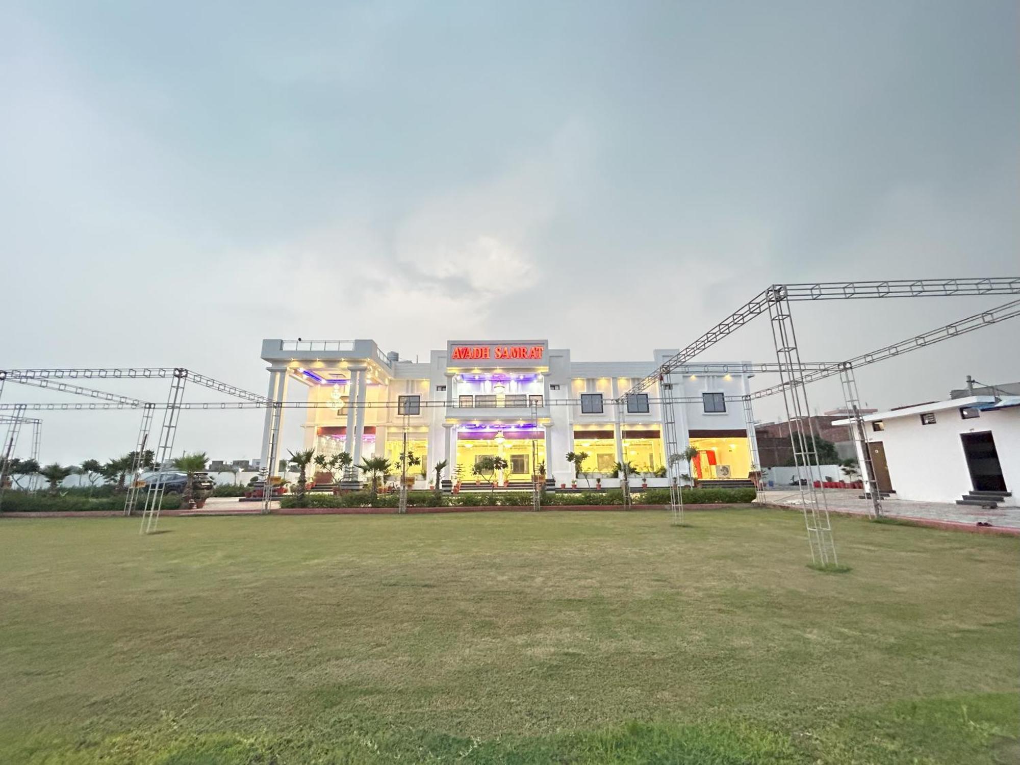 Awadh Samrat Resort Ayodhya Exterior photo