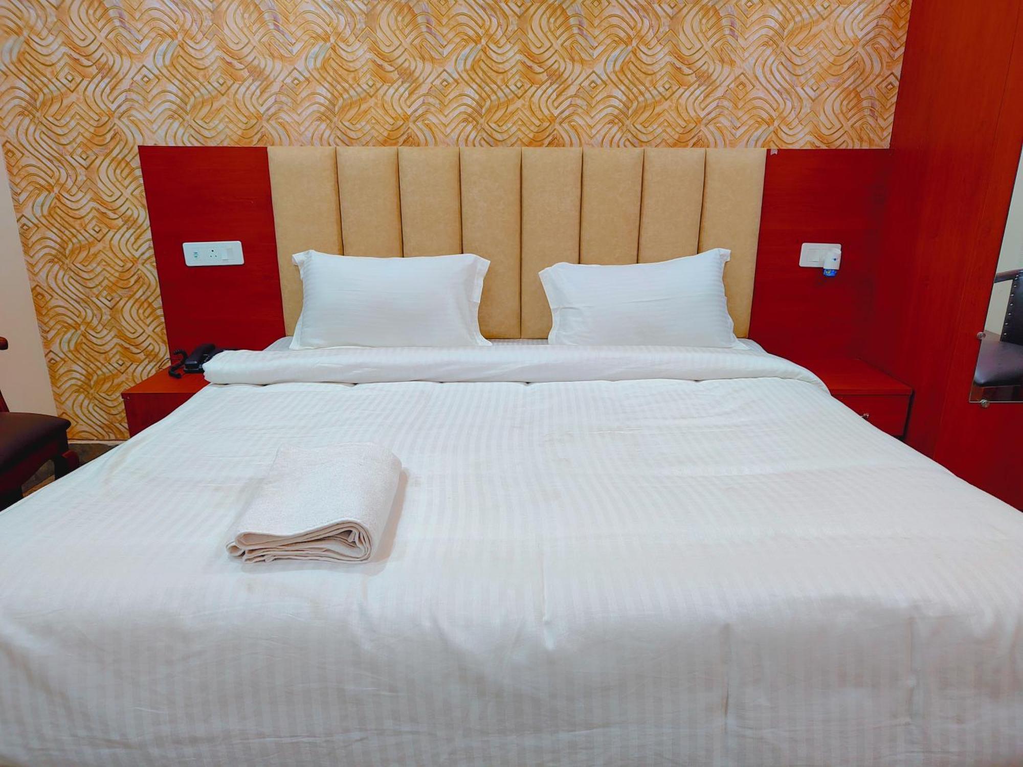 Awadh Samrat Resort Ayodhya Exterior photo