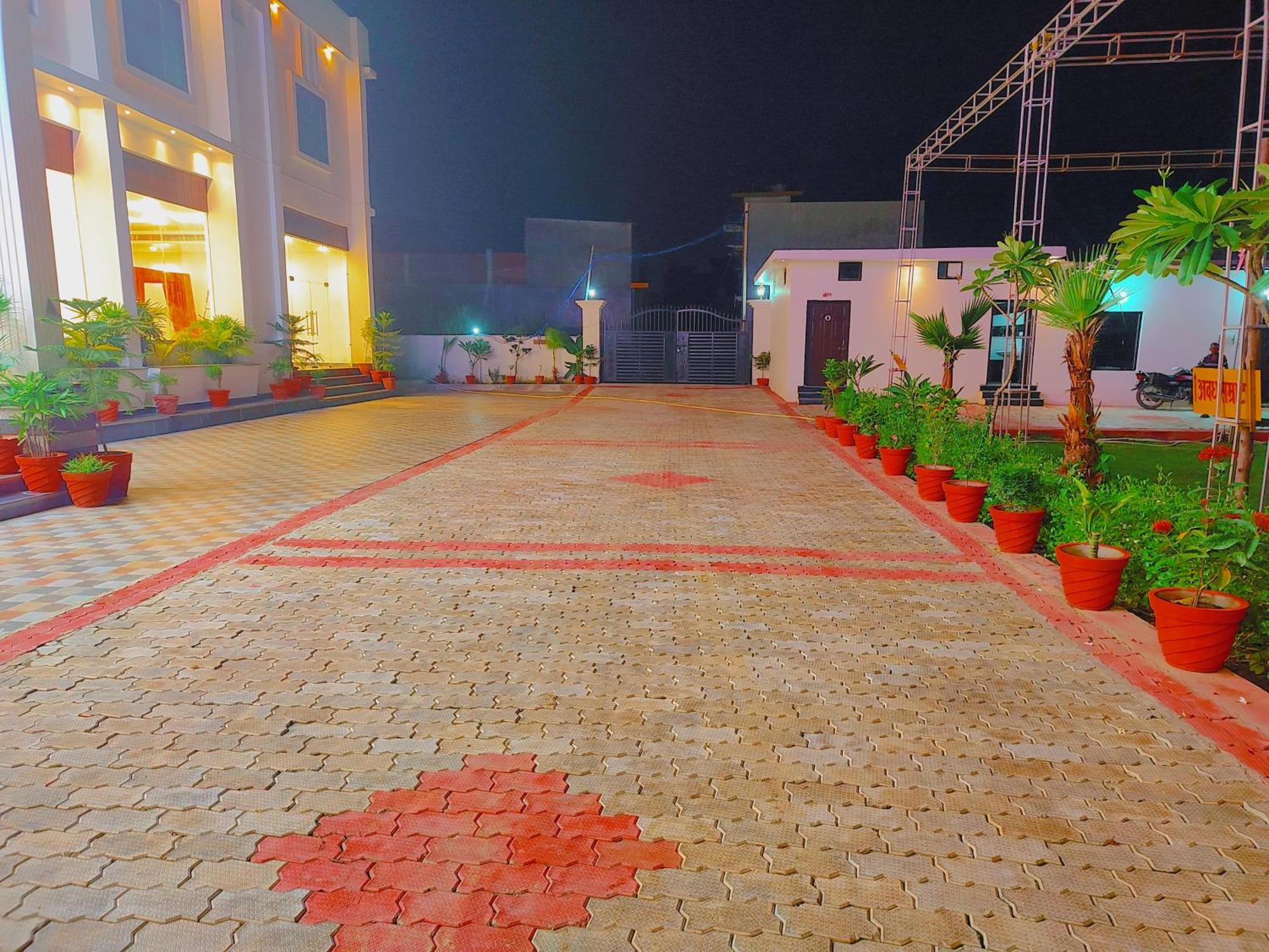 Awadh Samrat Resort Ayodhya Exterior photo