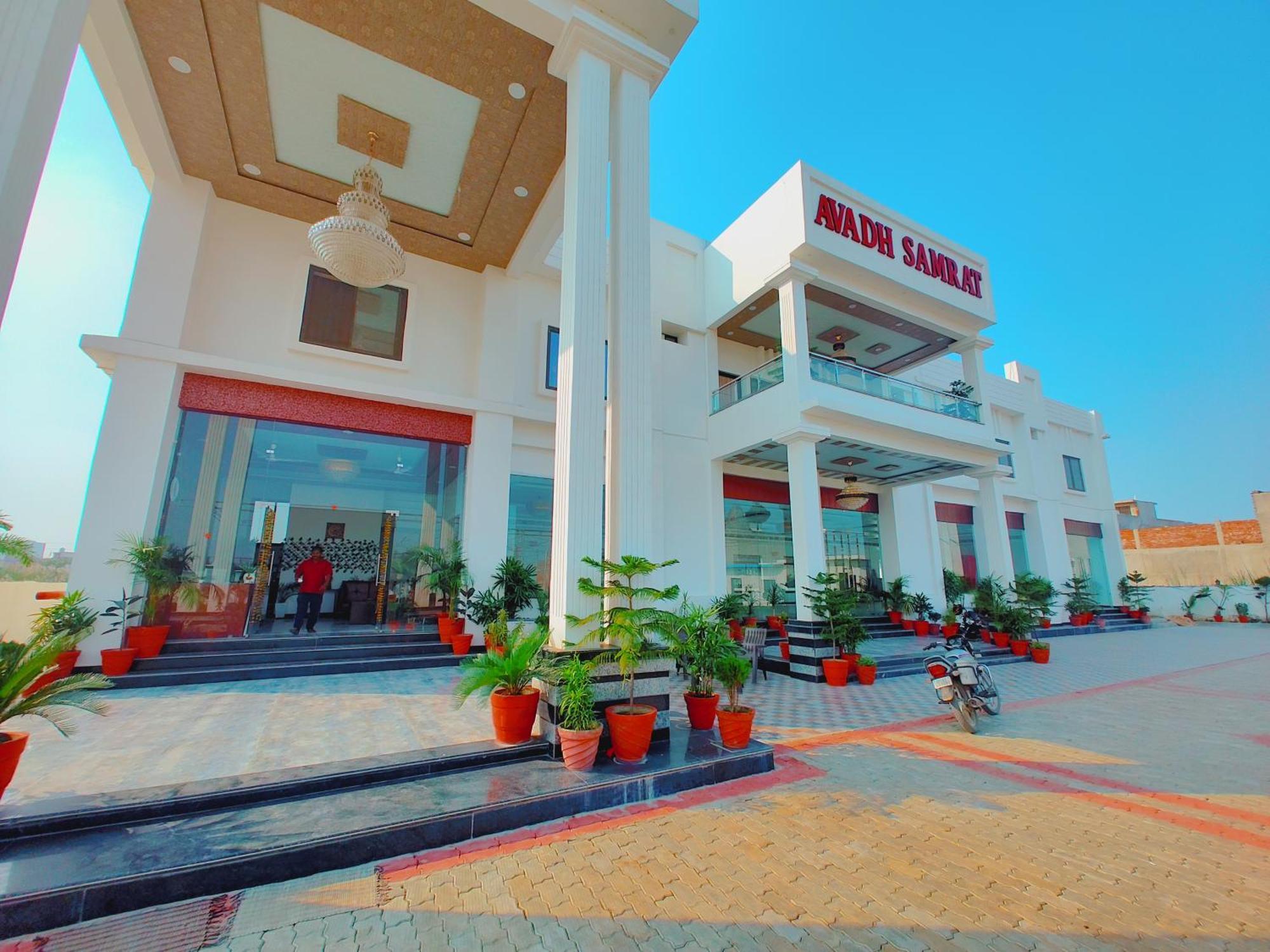 Awadh Samrat Resort Ayodhya Exterior photo