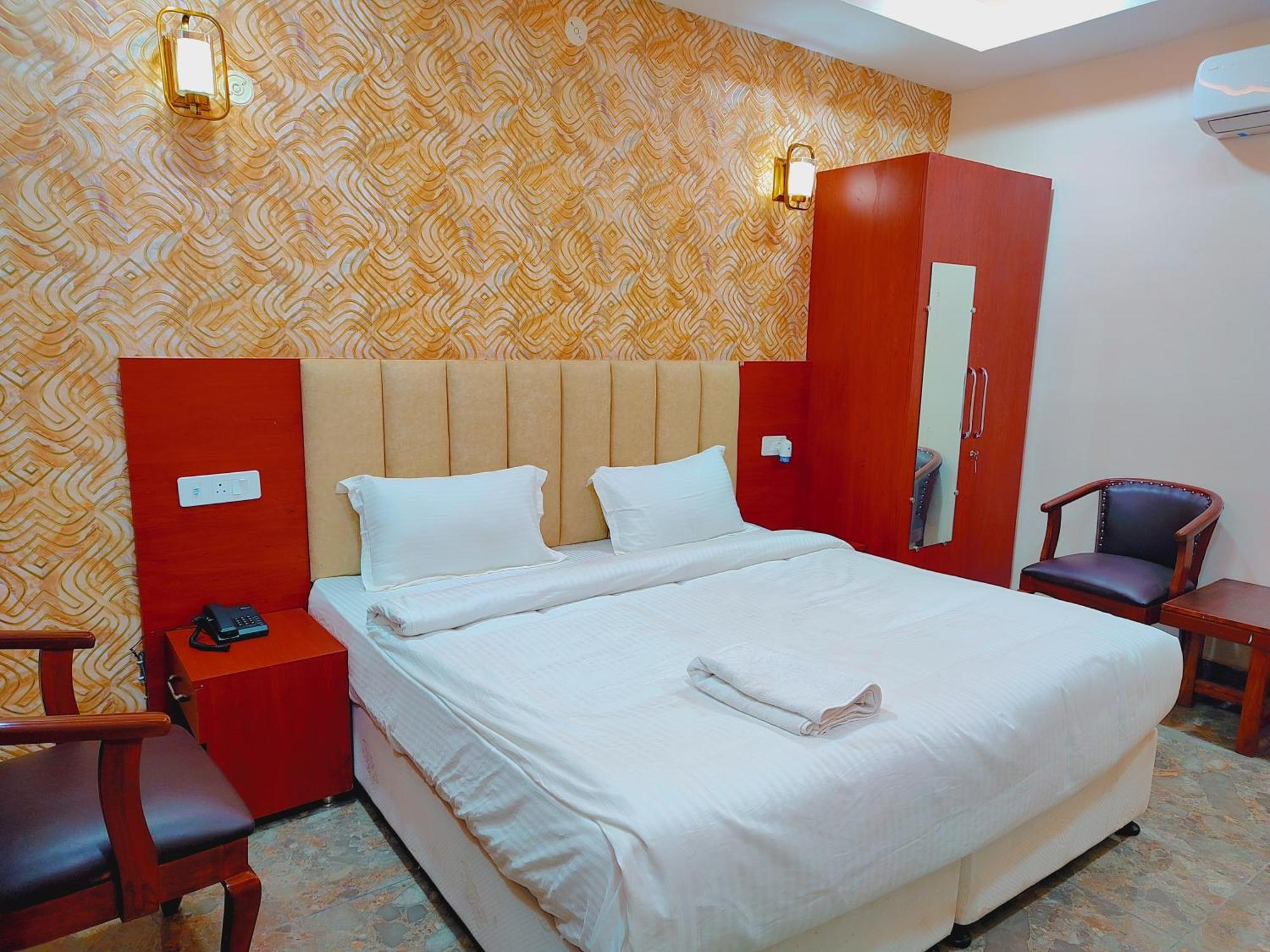 Awadh Samrat Resort Ayodhya Exterior photo