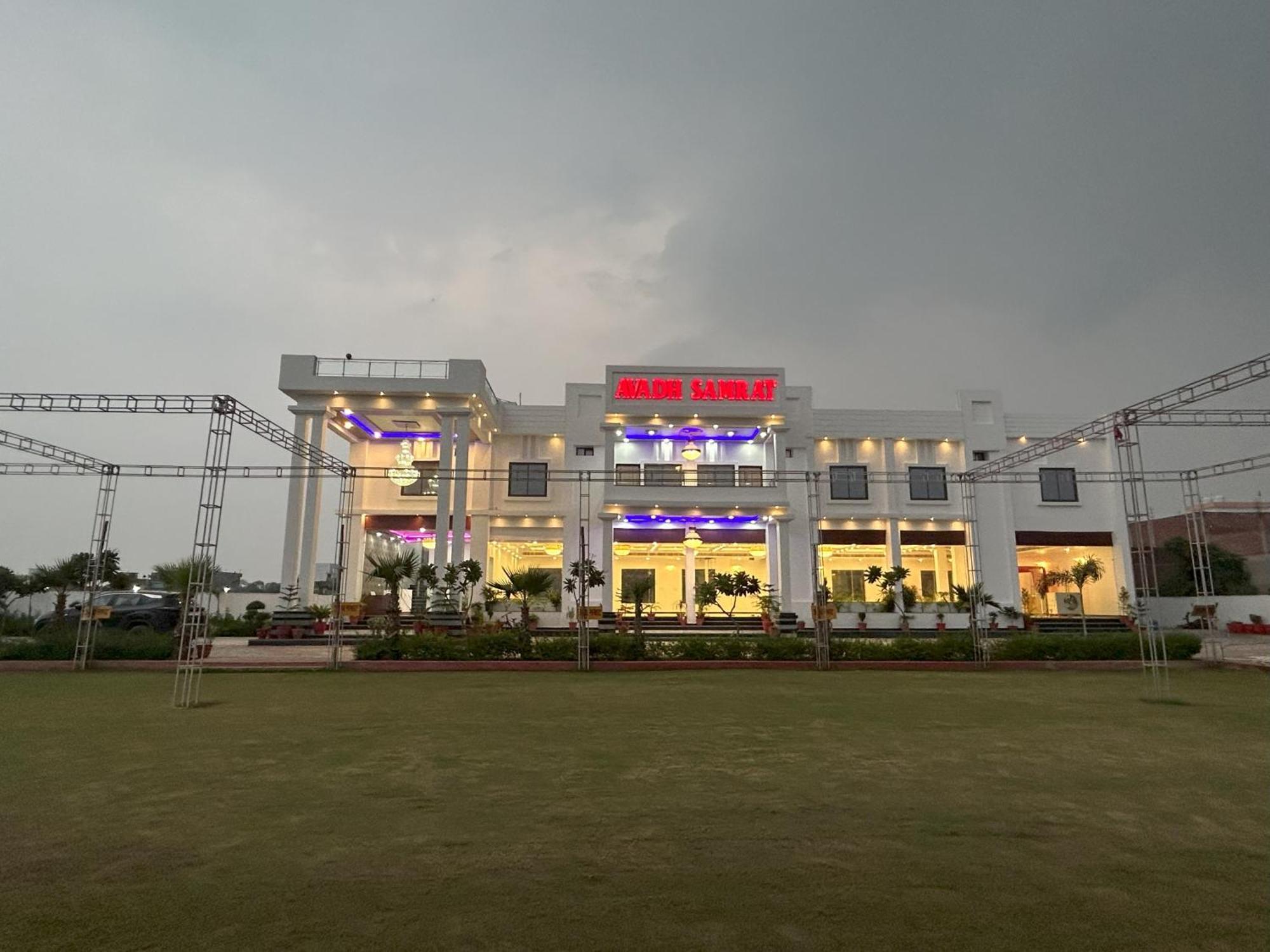 Awadh Samrat Resort Ayodhya Exterior photo
